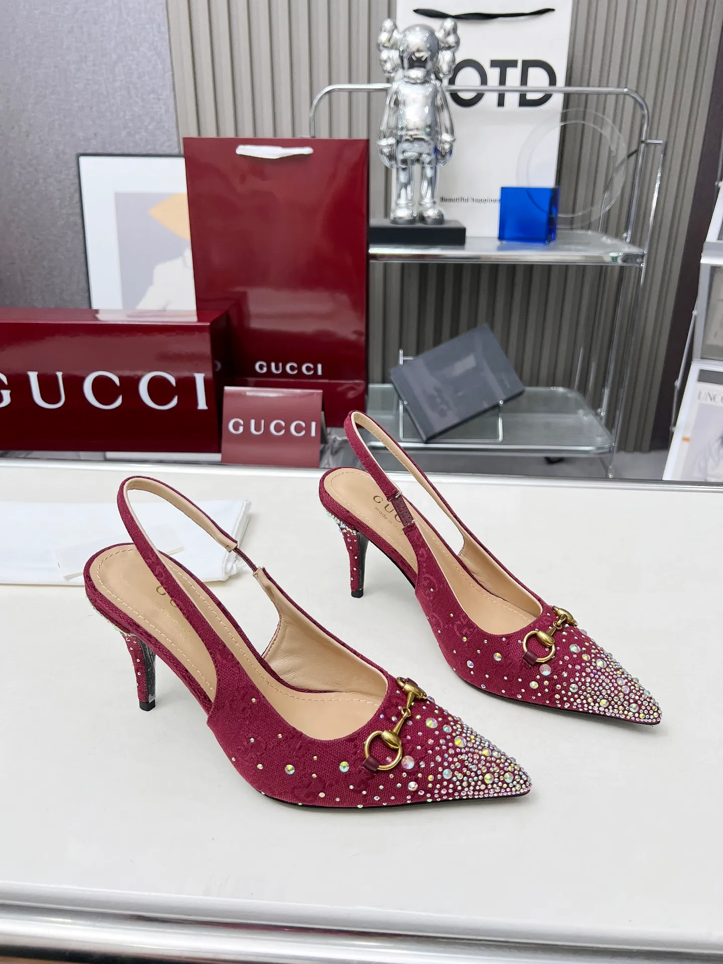 👟👟Ex-factory price 420👟👟 Genuine leather sole +40 Original quality gucci 2025 spring and summer new rhinestone high heels, top quality for sale, purchased authentic developed original hot-drilled process classic double G presbyopic surface, lining sheepskin with Italian original board material and craftsmanship are the same as the original! Code number: 35-42,